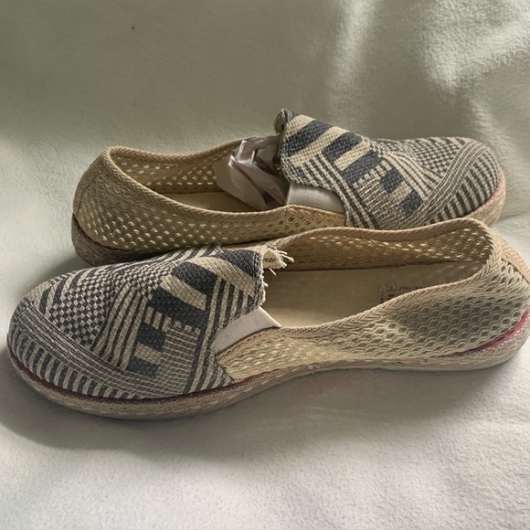 Goby Shoes Women’s Printed Geometric Canvas Loafers Espadrilles Sz 42 Eu 11 US - Picture 5 of 5